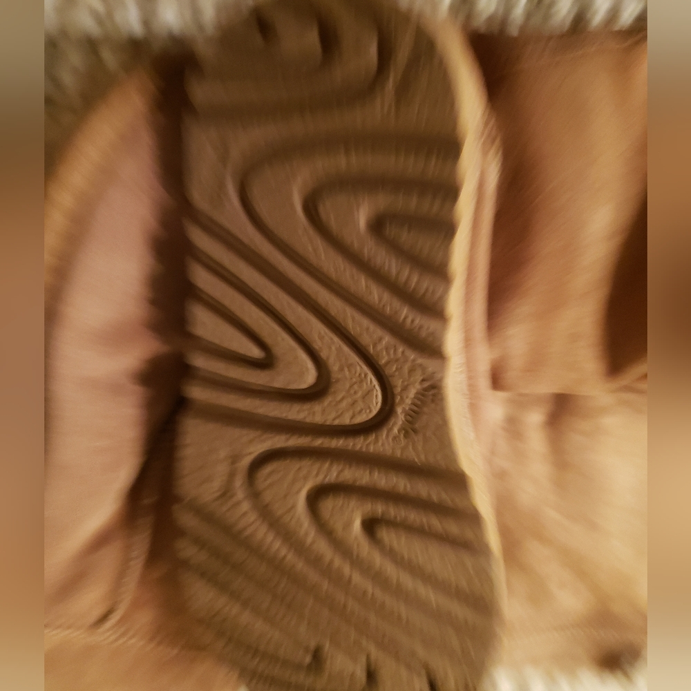 Simple Sheep Boots - Picture 3 of 3